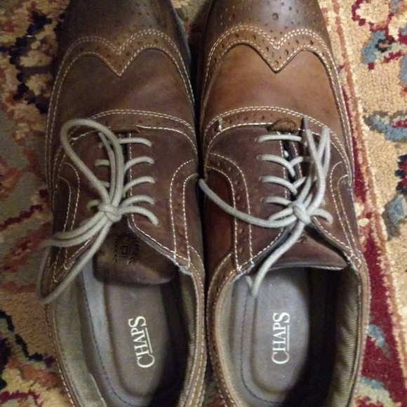 Luxurious Men's Leather Two Tone Shoe by Chaps - Picture 2 of 5